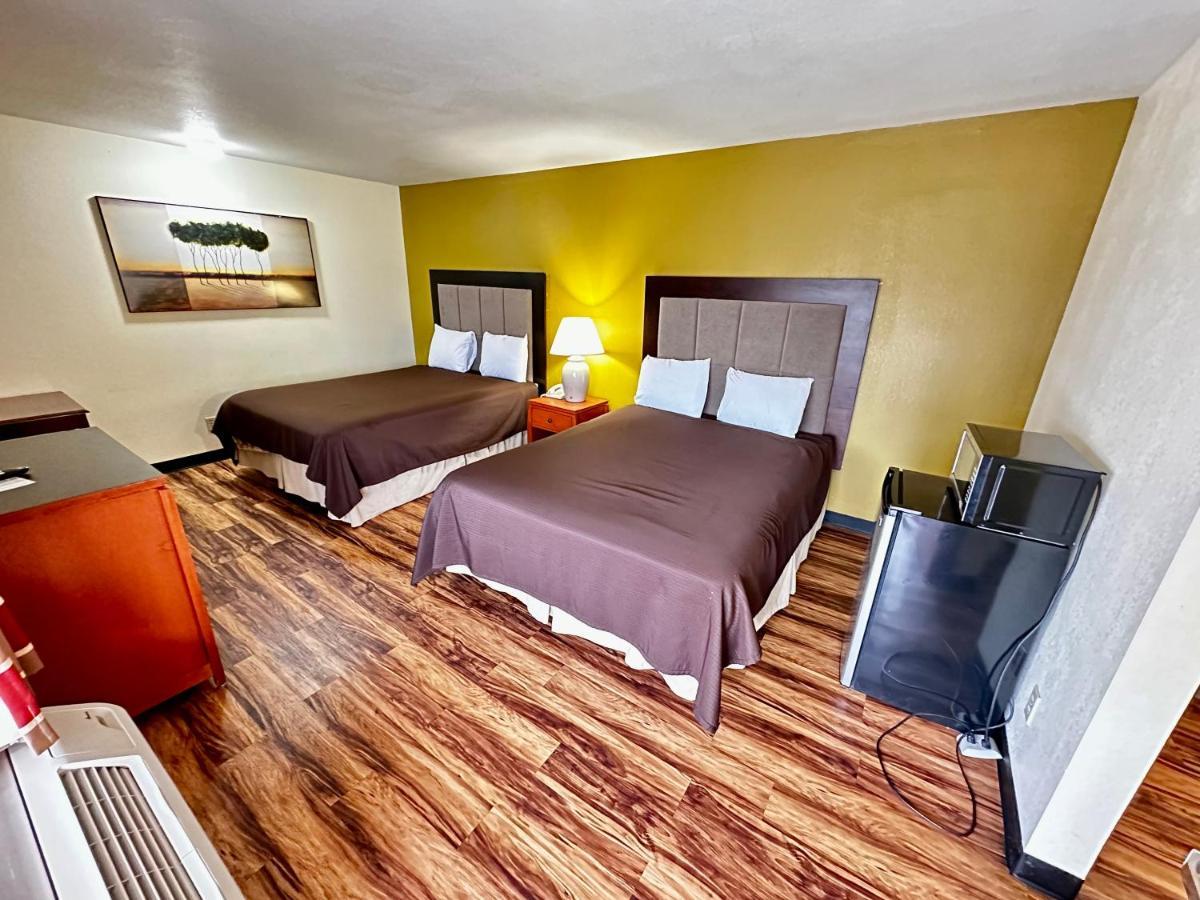 Regency Inn Iola Exterior photo