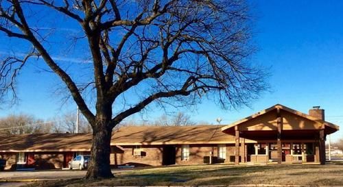 Regency Inn Iola Exterior photo